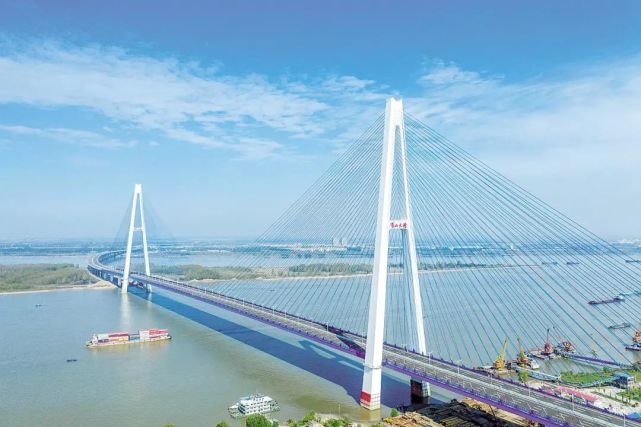 武汉建成第11座长江大桥 为长江上最宽的桥梁