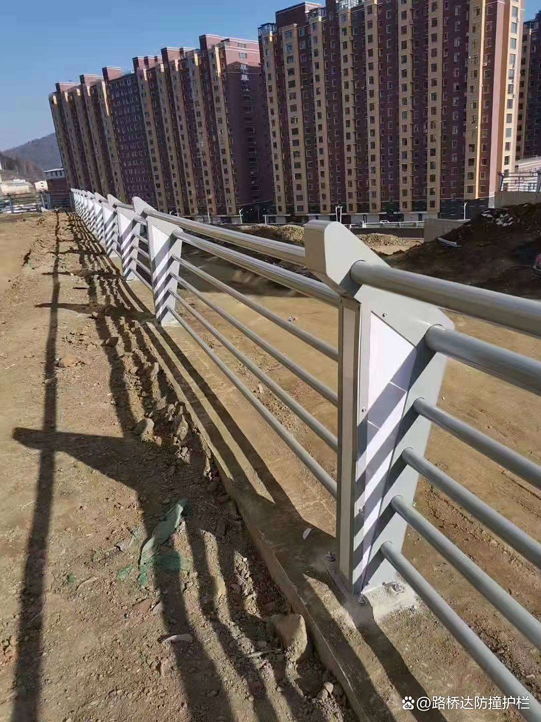 贵州贵阳led桥梁灯光护栏厂家专业生产高品质led桥梁灯光护栏产品