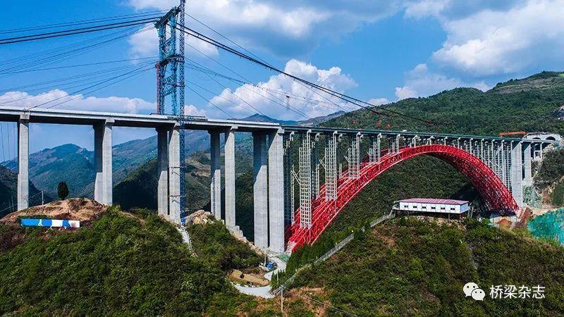 混凝土拱桥特点:建成后为世界上同类型桥梁宽度第一的桥梁建设单位